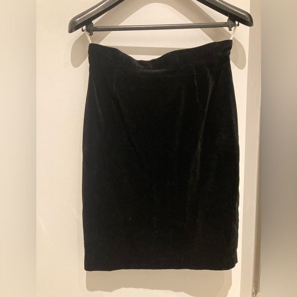 Benetton black velvet pencil skirt. Size 46 - Picture 1 of 5